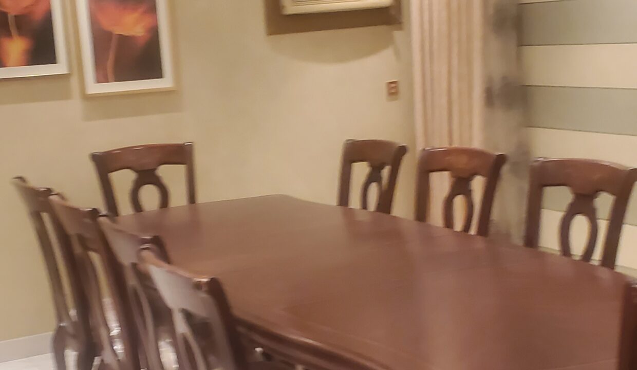 طاولة طعام