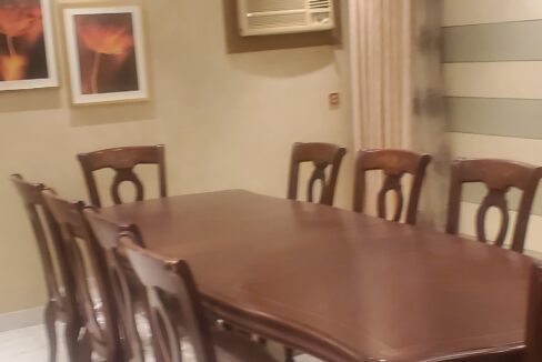 طاولة طعام